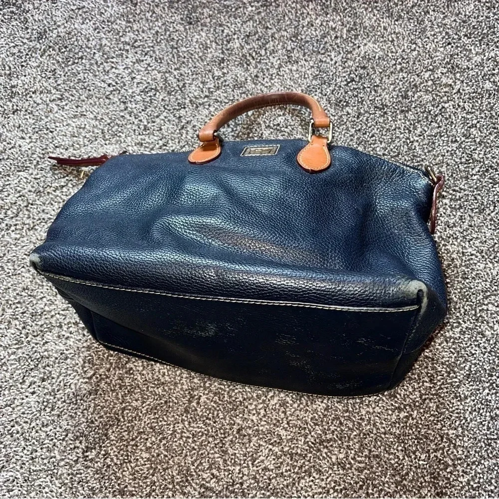 Vintage Dooney & Bourke Black Pebbled Grain Leather Hand Bag ❤️